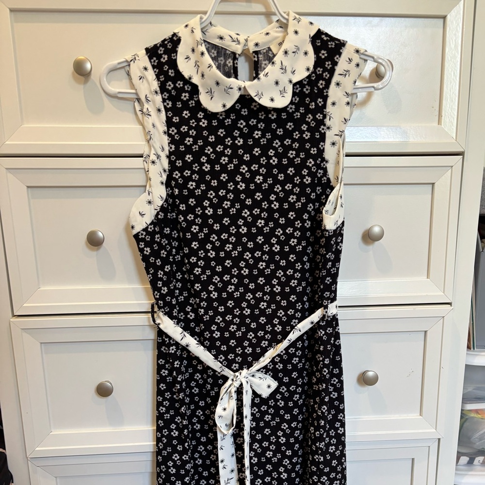 Black and White Floral Sleeveless Dress